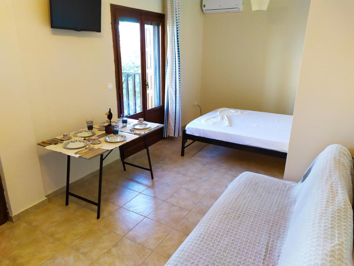 Villa Leonidas Greecefiloxenia 莱福卡斯特龙 外观 照片