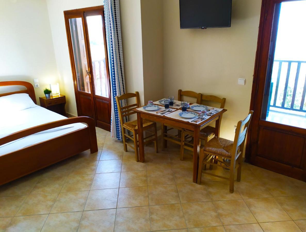 Villa Leonidas Greecefiloxenia 莱福卡斯特龙 外观 照片